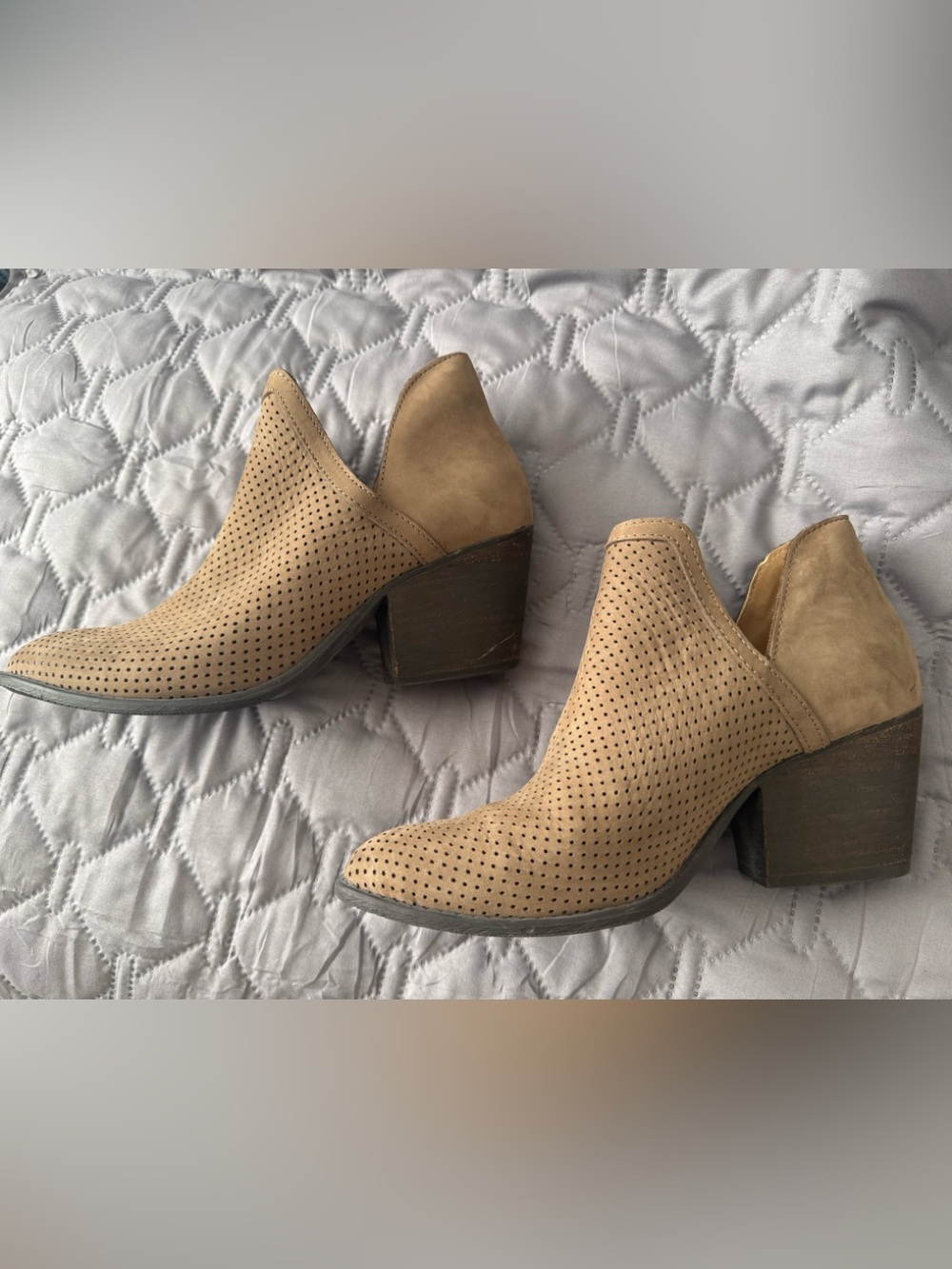 Steve Madden Taupe Perforated Women's Ankle Booties - like new